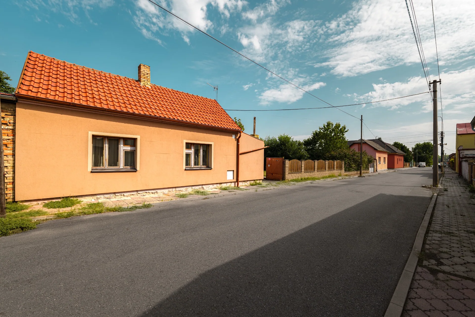 Uliční pohled na dům Dlouhá 115, současný stav